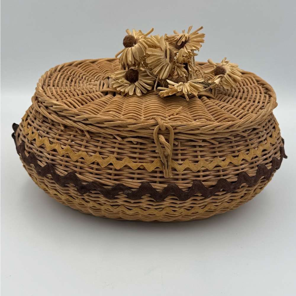 Vintage Wicker Lidded Basket Floral Top Cottagecore Storage Sewing Box